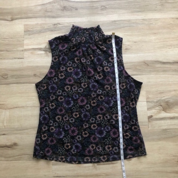 Elegant Floral High-Neck Tank Top - Purple and Black - Picture 6 of 7